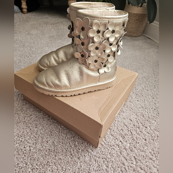 Ugg Gold Flora Boot Kids Size 3 - Picture 7 of 8